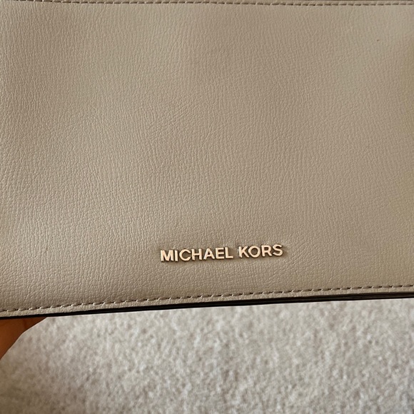 MICHAEL KORS Grey Wristlet/Clutch - Picture 4 of 7